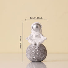 Load image into Gallery viewer, 3pcs Nordic Astronaut Figurines Resin Sculpture Modern Home Decor Miniatures Table Ornaments Cosmonaut Figure Home Decorative
